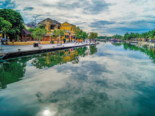 Sông Hoài đang thở bên bờ Hội An