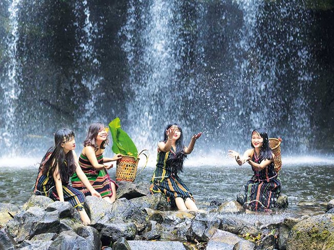 Tạm biệt một dòng sông