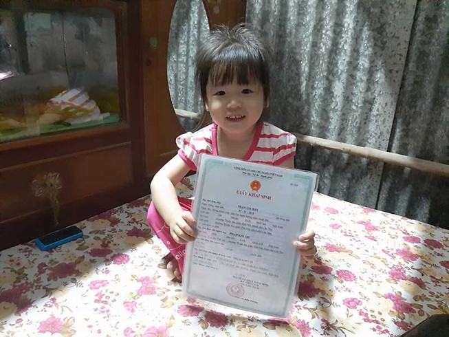 Gian nan việc cấp giấy khai sinh cho những đứa trẻ là con lai