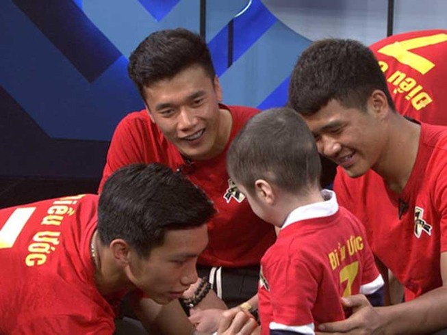 Đề cử Fair Play 2018: Chuyện tuyển thủ Việt Nam và bé Tôm
