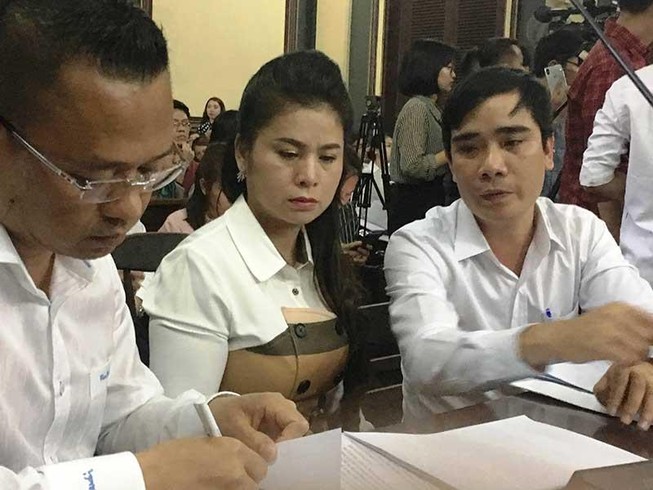 Bất ngờ tại phiên xử vụ vợ chồng Trung Nguyên