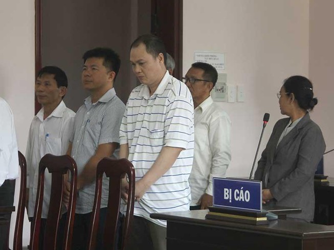 Sếp ký hợp đồng khống, cấp dưới tù tội theo