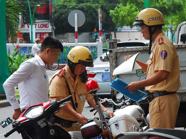 Cấm công an ăn uống ở hàng quán vỉa hè