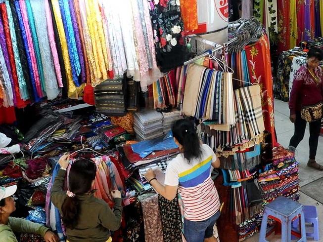 Hàng ngoại lộng hành gắn mác ‘made in Vietnam’