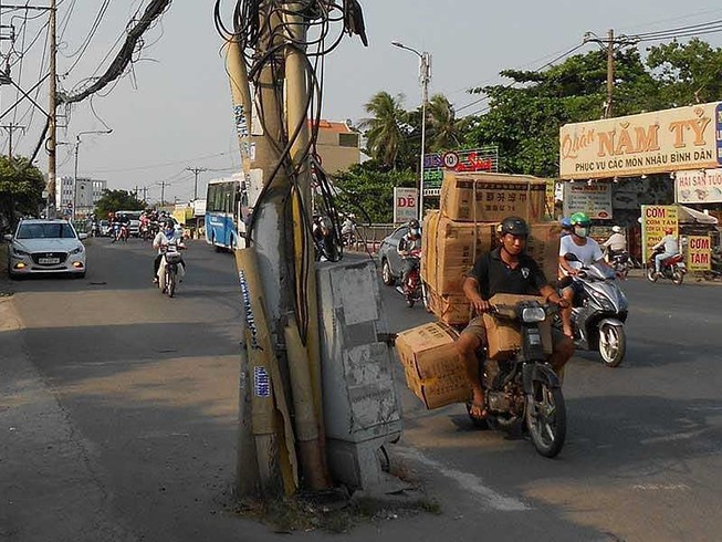 Sẽ di dời trụ điện dưới lòng đường trước ngày 20-3