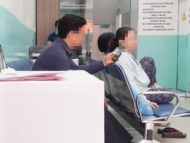 Bác sĩ ảo trong phòng khám tư