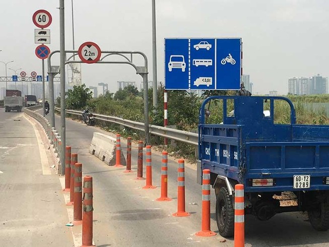 Gỡ dải bê tông gây chết người trên đường dẫn cao tốc