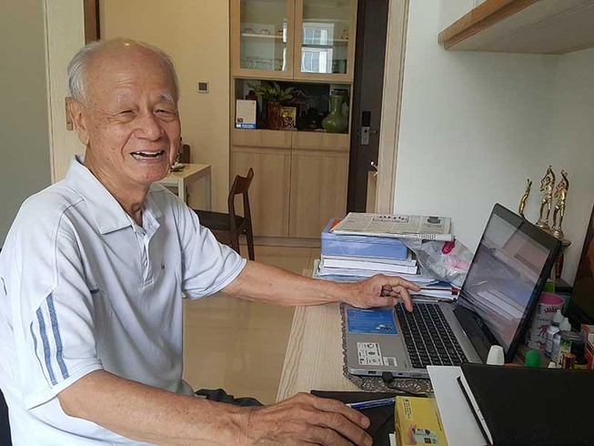 Cụ ông 87 tuổi bị ung thư viết sách siêu tốc