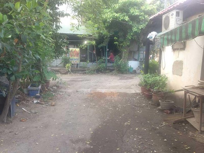 Mẹ ủy quyền cho con là thẩm phán ra tòa, được không?