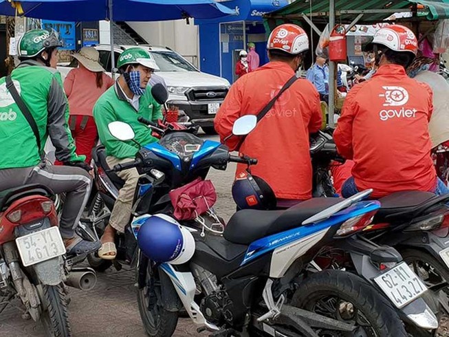 Tài xế xe ôm công nghệ ‘quay cuồng’ với chiết khấu
