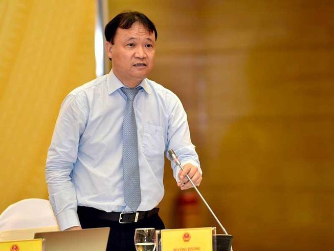 Báo chí truy vụ xe công đón người nhà bộ trưởng