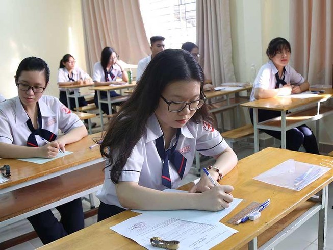 Học sinh loay hoay chọn nguyện vọng