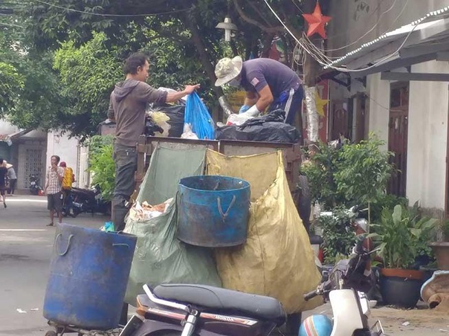 Sắp xếp lại lực lượng thu gom rác dân lập