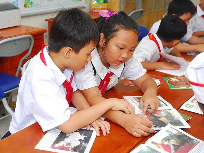Học trò hứng thú khi tới thư viện