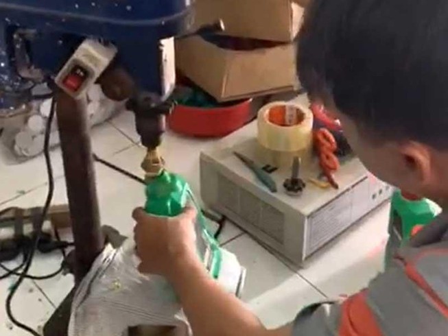 Điều tra: Cận cảnh công nghệ sản xuất dầu nhớt giả