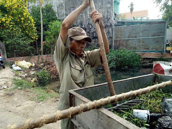 ‘Tôi là bộ đội cụ Hồ, sá gì việc dọn rác cho dân’
