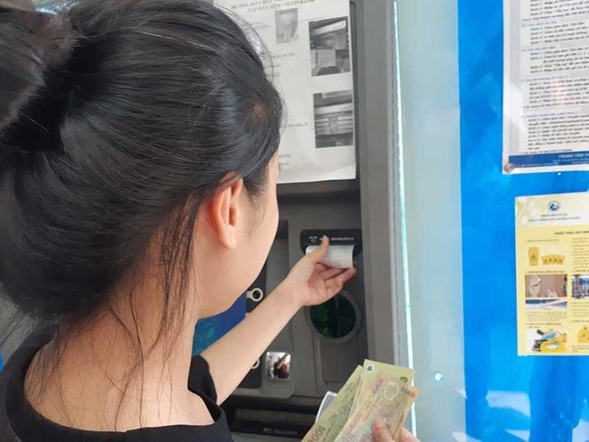 Dùng thẻ khám bệnh có lợi hơn thanh toán tiền mặt?