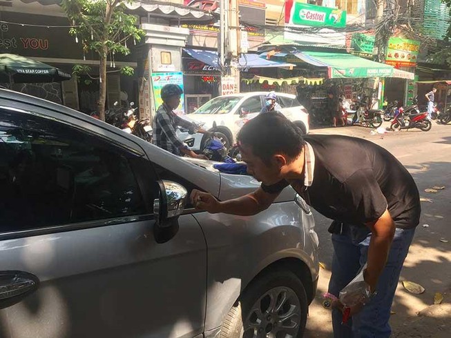 Dán decal ô tô không đúng luật: Bị từ chối đăng kiểm
