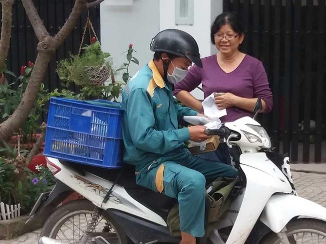 Khách kêu trời vì không được kiểm tra khi… mua hàng