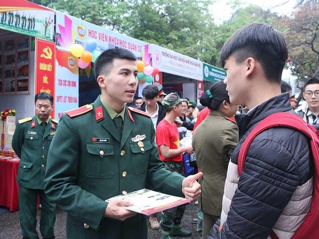 Trường quân đội buộc thôi học, trả 7 thí sinh về địa phương