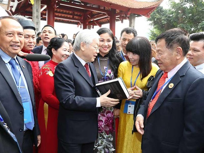 Hãy cùng nhìn về tương lai để xây dựng đất nước