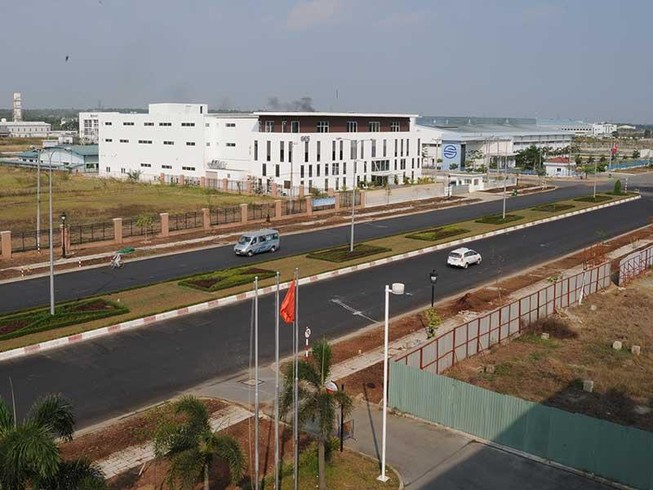 Nhà máy ngoại dịch chuyển, bất động sản công nghiệp đắc lợi