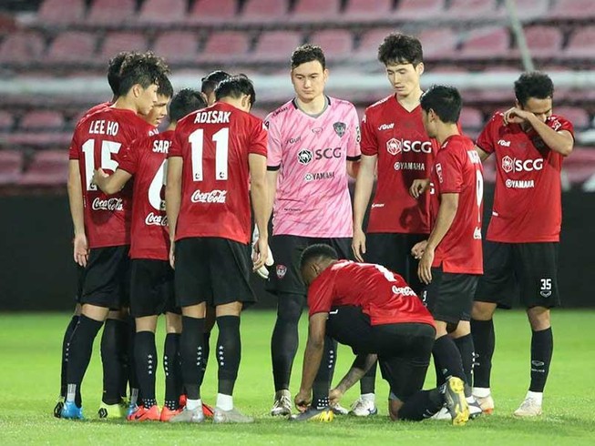 Muangthong sụp đổ, bóng đá Thái Lan đổ theo?