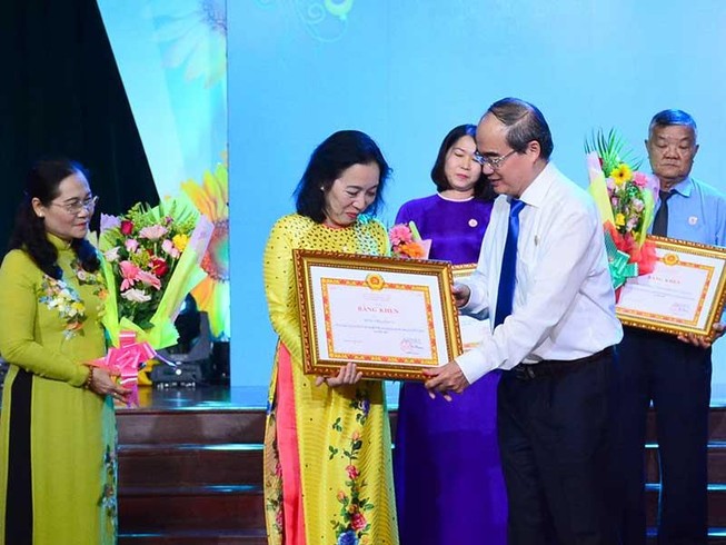 Học Bác Hồ đức dung dị, dám hy sinh
