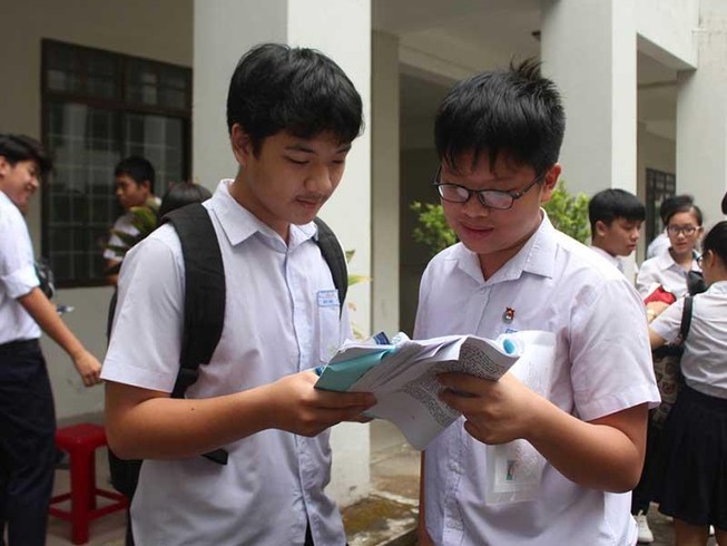 Phía sau lùm xùm bỏ môn thi ngoại ngữ ở Đà Nẵng
