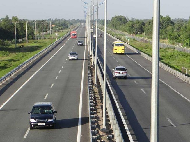 ‘Đầu tư vào đường bộ cao tốc Bắc-Nam rất khả thi’
