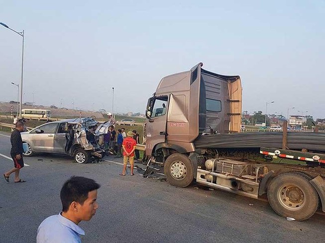 Lùi xe trên cao tốc, dự kiến tăng mức phạt gấp 20 lần