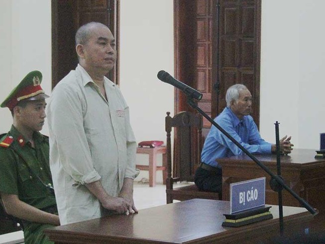 Bị cáo tố bị tra tấn, ép nhận tội giết mẹ