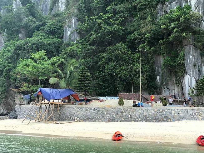 ‘Bê tông hóa’ trái phép vùng lõi di sản vịnh Hạ Long