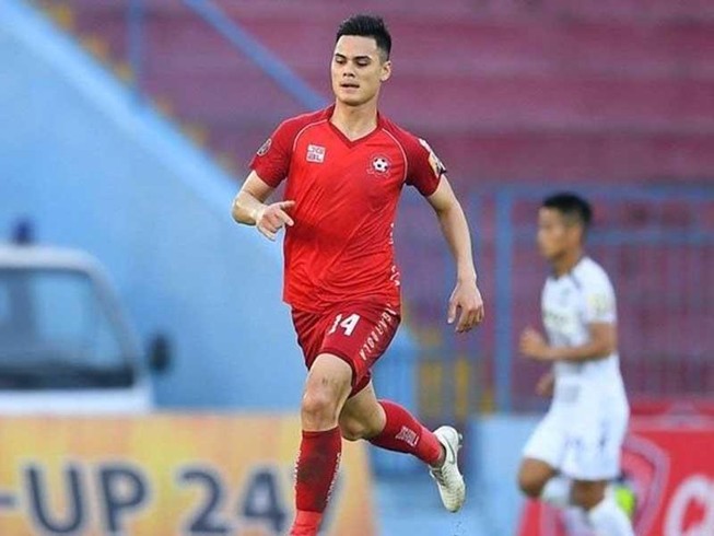 Thay Duy Mạnh bằng trung vệ Việt kiều?