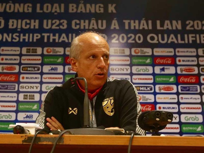 HLV của tuyển U-23 Thái Lan chưa mất ghế