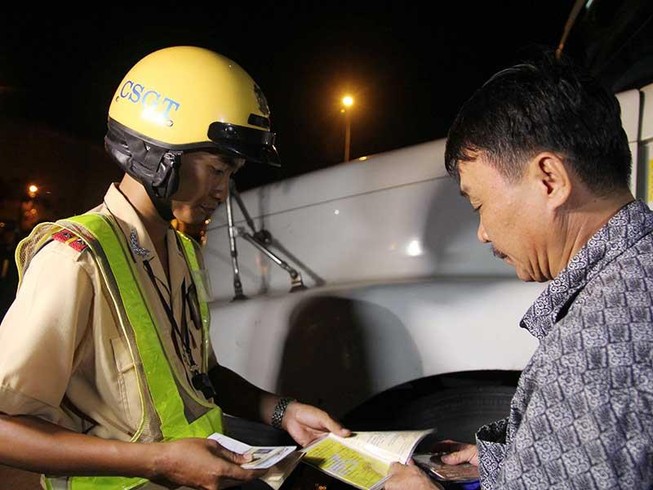 Tăng tiền phạt nhưng phải triệt nạn ‘cưa đôi’ với CSGT
