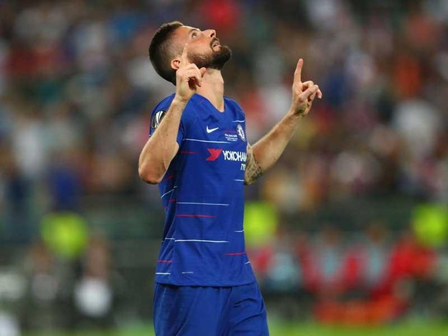 Người cũ của Arsenal làm khổ Arsenal