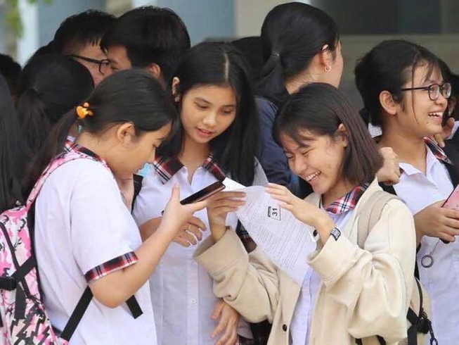 Thi lại văn lớp 10: Học sinh Quảng Bình gánh lỗi của người lớn