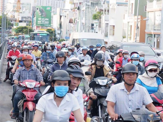 Gian nan tìm đường ra vào khu Nam TP.HCM