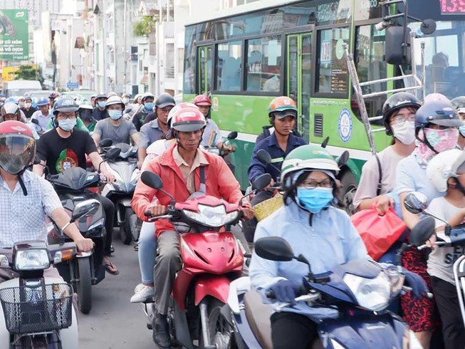 Hiến kế giảm ùn tắc ra vào khu Nam TP.HCM