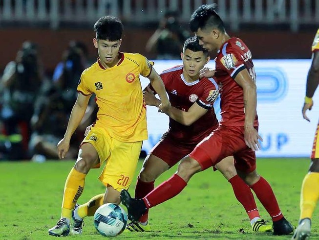 Đỉnh và đáy ở V-League