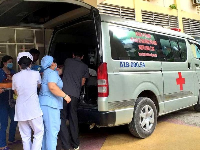Bệnh viện thả nổi giá xe cứu thương