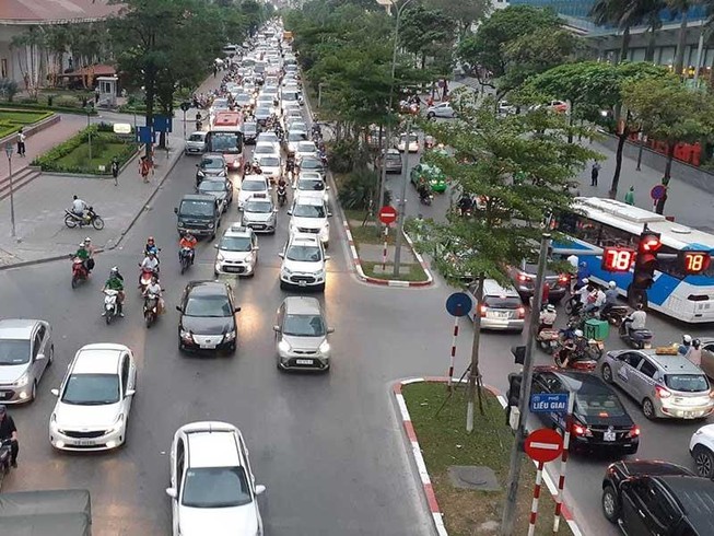 Sửa Nghị định 86: Nên bỏ gắn hộp đèn cho tất cả taxi