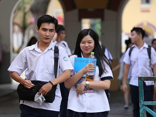 Kỳ thi THPT quốc gia: Nghiêm túc, nhẹ nhàng...