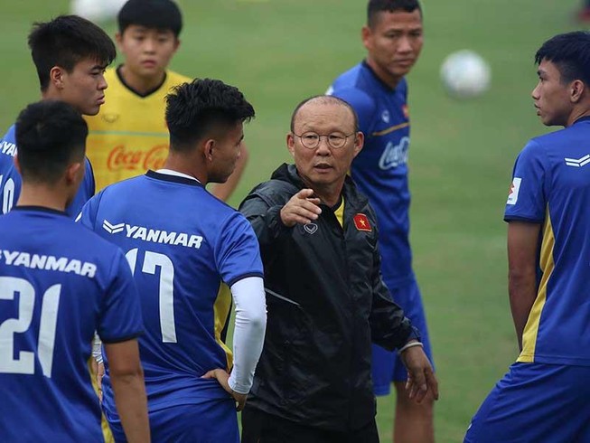 Ông Park và vận bóng đá đang lên...