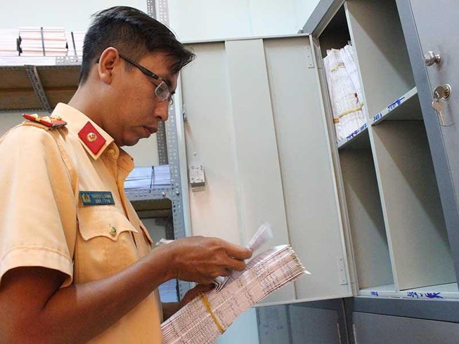 Hơn 31.700 bằng lái ‘ngủ quên’ ở Phòng CSGT TP.HCM