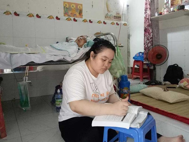Khát vọng tìm chữ giữa những cơn đau