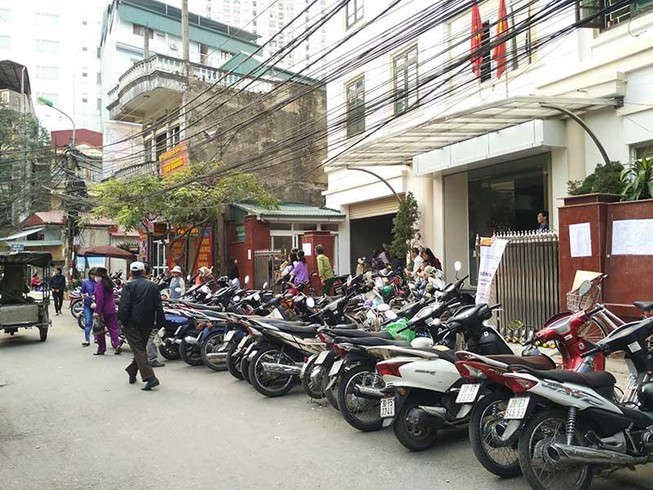 Hà Nội vận động dân làm bãi gửi xe
