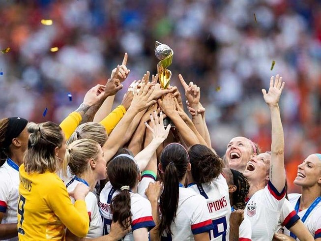 Vô địch World Cup lần 4, các cô gái Mỹ càng muốn… kiện