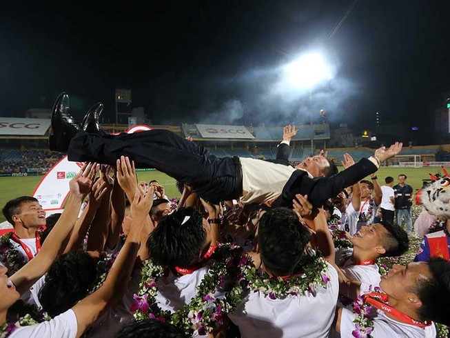 ‘Đánh hội đồng’ ở V-League